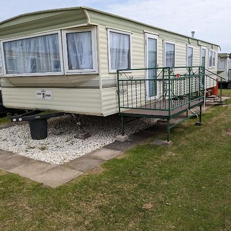 L&G Family Holidays 6 Berth Coral Beach Laura Familys Only And Lead Person Must Be Over 30 Ingoldmells Exterior photo
