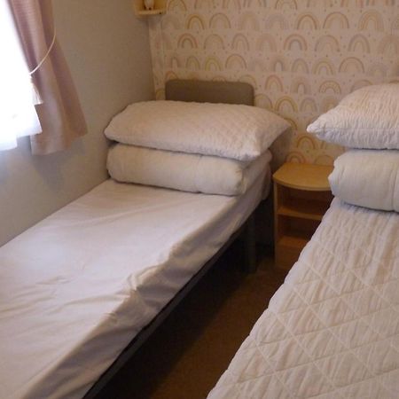 L&G Family Holidays 6 Berth Coral Beach Laura Familys Only And Lead Person Must Be Over 30 Ingoldmells Exterior photo